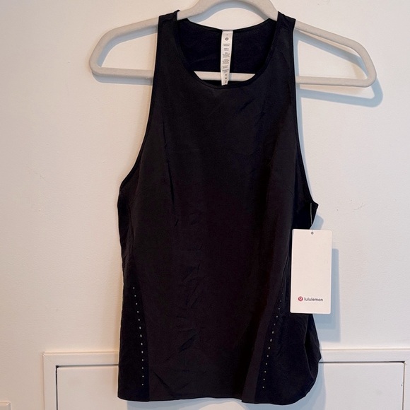 NWT Lululemon Lightweight Stretch Running Airflow In Emboss Black Tank size 6 - Picture 2 of 7